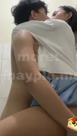 Agresibong inararo sa banyo
