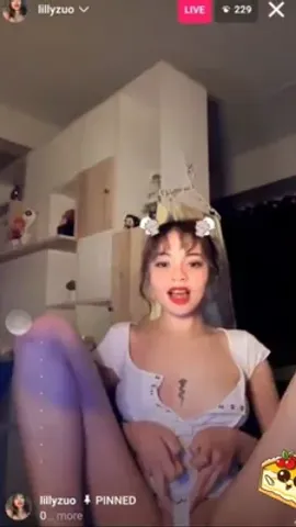 Cutie pinay paghuhubad sa IG ang hanap-buhay