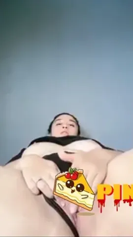 Due na yung mga bayarin kaya napilitang maghubad si madam